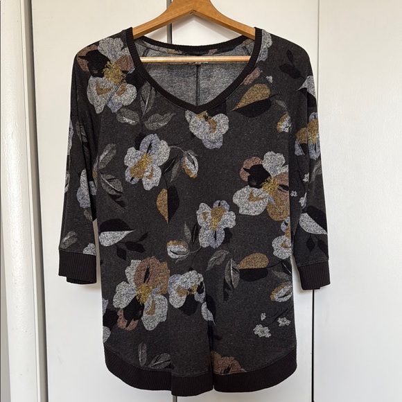 Floral 3/4 sleeve tunic sweater - Picture 1 of 5